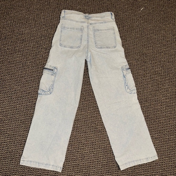 Light wash cargo pants - Picture 5 of 5
